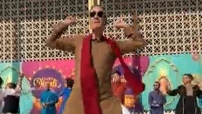 Eric Garcetti, US Ambassador to India, danced to the popular Bollywood song 'Tauba Tauba'. Eric Garcetti, US Ambassador to India, danced to the popular Bollywood song 'Tauba Tauba'.
