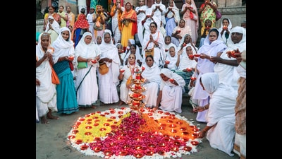 Mathura, Oct 29 (ANI): Widows participate in a programme organised by Sulabh Hope Foundation on the occasion of Diwali festival, at Kesi Ghat in Mathura on Tuesday. (ANI Photo) (KK Arora) Mathura, Oct 29 (ANI): Widows participate in a programme organised by Sulabh Hope Foundation on the occasion of Diwali festival, at Kesi Ghat in Mathura on Tuesday. (ANI Photo) (KK Arora)
