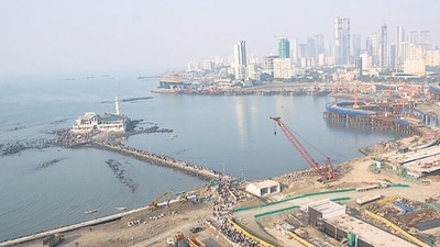 A file photo of Coastal Road Project construction site near Haji Ali. (Photo by Anshuman Poyrekar/ Hindustan Times) (Anshuman Poyrekar/HT PHOTO)
