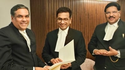 Chief Justice of India (CJI) Justice DY Chandrachud shares a letter of recommendation naming Justice Sanjiv Khanna (L) as his successor. (PTI file photo) Chief Justice of India (CJI) Justice DY Chandrachud shares a letter of recommendation naming Justice Sanjiv Khanna (L) as his successor. (PTI file photo)