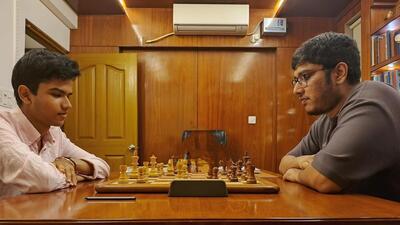 Shreyas Royal (left) during his training camp with coach Swayams Mishra in Bhubaneswar. (HT)