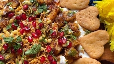 Samosa chaat board (instagram)