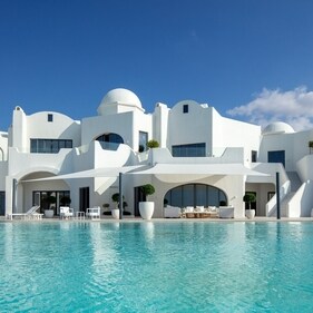 Greek oasis in heart of Emirates: Fake Santorini in Abu Dhabi to lure luxury travellers (Photo by Twitter/elite_traveler)