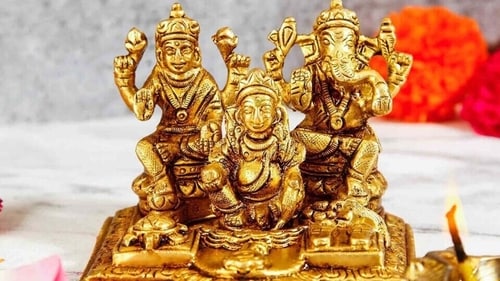 Place Maa Lakshmi, Lord Kuber and Lord Ganesha's idols in your place of worship during Diwali puja. (Pinterest) Place Maa Lakshmi, Lord Kuber and Lord Ganesha's idols in your place of worship during Diwali puja. (Pinterest)