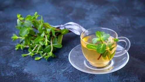 Herbal teas keep you hydrated while mitigating the effects of AQI (Shutterstock)