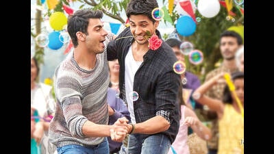 In Kapoor & Sons, the two brothers have to deal with family drama, annoying relatives, and love problems. In Kapoor & Sons, the two brothers have to deal with family drama, annoying relatives, and love problems.