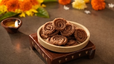 Ragi Chakli by Chef Sanjeev Kapoor