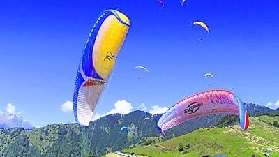 The safety of paragliders has remained one of the prime concerns in Himahal Pradesh as several deaths have been reported in recent years. (HT Photo) The safety of paragliders has remained one of the prime concerns in Himahal Pradesh as several deaths have been reported in recent years. (HT Photo)