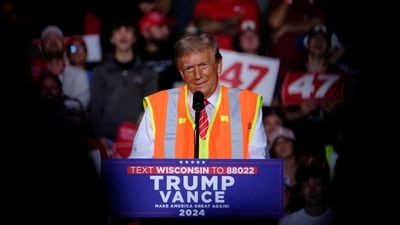 Republican presidential nominee and former U.S. President Donald Trump campaigns in Green Bay, Wisconsin, U.S. October 30, 2024. (REUTERS)
