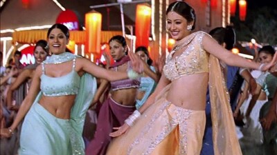 Aditya Chopra's romantic-drama Mohabbatein has a dance sequence Pairo Mein Bandhan Hain depicting Diwali celebrations. The film featured Shah Rukh Khan, Amitabh Bachchan, Aishwarya Rai, Uday Chopra, Jugal Hansraj, Jimmy Shergill, Shamita Shetty, Kim Sharma and Preeti Jhingiani in pivotal characters. Aditya Chopra's romantic-drama Mohabbatein has a dance sequence Pairo Mein Bandhan Hain depicting Diwali celebrations. The film featured Shah Rukh Khan, Amitabh Bachchan, Aishwarya Rai, Uday Chopra, Jugal Hansraj, Jimmy Shergill, Shamita Shetty, Kim Sharma and Preeti Jhingiani in pivotal characters.