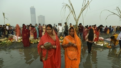 Devotees perform rituals in the Yamuna River at Kalindi Kunj on the occasion of Chhath Pooja. (File image) ((Photo by Sunil Ghosh/ Hindustan Times)) Devotees perform rituals in the Yamuna River at Kalindi Kunj on the occasion of Chhath Pooja. (File image) ((Photo by Sunil Ghosh/ Hindustan Times))