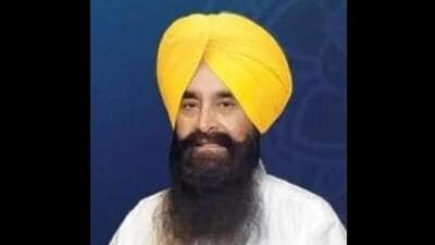 Agriculture and farmers welfare minister Gurmeet Singh Khudian said these teams will conduct raids to check illegal hoarding, black marketing of fertilisers and tagging of unnecessary chemicals with DAP and other fertilisers. (HT File)