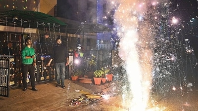 Relentless bursting of firecrackers blanketed Delhi in dense smoke on Thursday, causing severe noise pollution and reducing visibility. (HT) Relentless bursting of firecrackers blanketed Delhi in dense smoke on Thursday, causing severe noise pollution and reducing visibility. (HT)