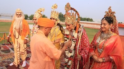 Chief Minister Yogi Adityanath on Thursday visited the new Ram temple in Ayodhya and offered prayers on Diwali. The chief minister also visited the Hanuman Garhi temple as well. He also greeted artists who embodied Lord Ram and Seeta. (Deepak Gupta/Hindustan Times) Chief Minister Yogi Adityanath on Thursday visited the new Ram temple in Ayodhya and offered prayers on Diwali. The chief minister also visited the Hanuman Garhi temple as well. He also greeted artists who embodied Lord Ram and Seeta. (Deepak Gupta/Hindustan Times)