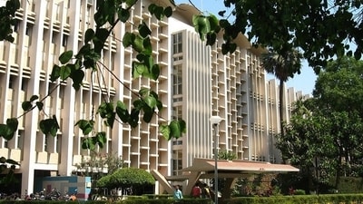IIT Bombay (Arne Hückelheim / Wikimedia Commons) IIT Bombay (Arne Hückelheim / Wikimedia Commons)