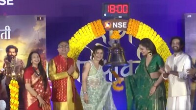 Actors Raashii Khanna, Riddhi Dogra and Vikrant Massey at the opening of the annual 60-minute trading session for Diwali (ANI) Actors Raashii Khanna, Riddhi Dogra and Vikrant Massey at the opening of the annual 60-minute trading session for Diwali (ANI)