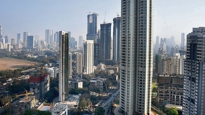 Skyscrapers and other buildings with luxury apartments are changing the Mahalaxmi skyline. (HT Photo)