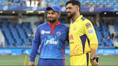 MS Dhoni and Rishabh Pant pose for a photograph. (IPL) MS Dhoni and Rishabh Pant pose for a photograph. (IPL)