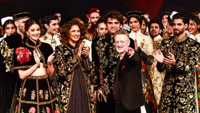 The collection featured flowing fabrics, intricate embroidery, and vibrant hues that mirrored the mysteries of the universe. Delicate floral motifs symbolised the bloom of life, with each ensemble narrating the journey of a flower from bud to full bloom under a starlit sky. The collection featured flowing fabrics, intricate embroidery, and vibrant hues that mirrored the mysteries of the universe. Delicate floral motifs symbolised the bloom of life, with each ensemble narrating the journey of a flower from bud to full bloom under a starlit sky.