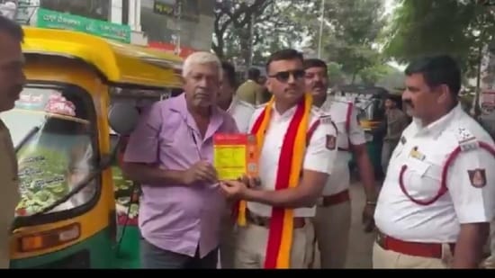 The card has Kannada lines like ‘Ille idini eradu nimisha bande (I am right here, will be there in two minutes), Nane tumba urgent ide dayavittu bega banni (I am in some urgency please come fast) which will make the lives of non-Kannadigas easy and inclusive in Bengaluru.