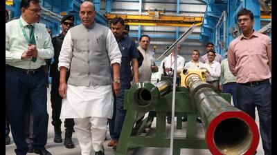 Defence minister Rajnath Singh visited Field Gun Factory in Kanpur on November 2. (Sourced) Defence minister Rajnath Singh visited Field Gun Factory in Kanpur on November 2. (Sourced)