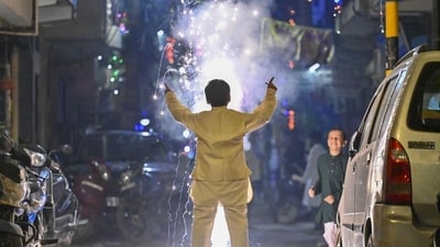 People burn firecrackers on the occasion of Diwali at Pandav Nagar area in New Delhi on Thursday. (RAJ K RAJ /HT PHOTO) (HT_PRINT) People burn firecrackers on the occasion of Diwali at Pandav Nagar area in New Delhi on Thursday. (RAJ K RAJ /HT PHOTO) (HT_PRINT)