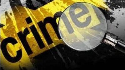 The two suspects, who were on a scooter, had reportedly attempted to enter several homes earlier in the day. The two suspects, who were on a scooter, had reportedly attempted to enter several homes earlier in the day.