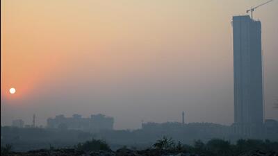 Noida, India- November 01, 2024: A mild wave of pollution continues in the city early in the morning on the day after Diwali , in Noida, India, on Friday, November 01, 2024. (Photo by Sunil Ghosh / Hindustan Times) (Sunil Ghosh/HT Photo) Noida, India- November 01, 2024: A mild wave of pollution continues in the city early in the morning on the day after Diwali , in Noida, India, on Friday, November 01, 2024. (Photo by Sunil Ghosh / Hindustan Times) (Sunil Ghosh/HT Photo)