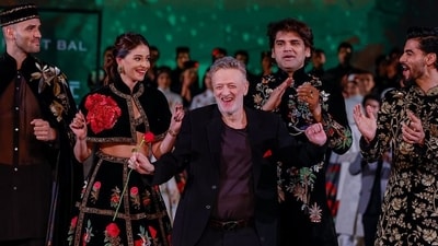 Legendary fashion designer Rohit Bal no more: Revisiting his swansong collection, Kaaynaat (Photo: Instagram/fdciofficial) Legendary fashion designer Rohit Bal no more: Revisiting his swansong collection, Kaaynaat (Photo: Instagram/fdciofficial)