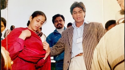 Shah Rukh Khan and Manisha Koirala during a film's shooting in Delhi.&nbsp; 