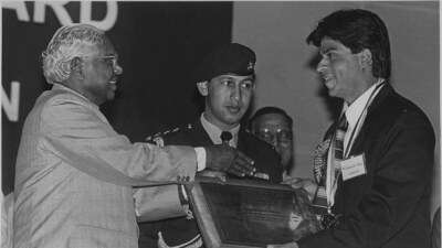 Late President KR Narayanan giving away the National Citizens Award 1996 to Shah Rukh Khan. 