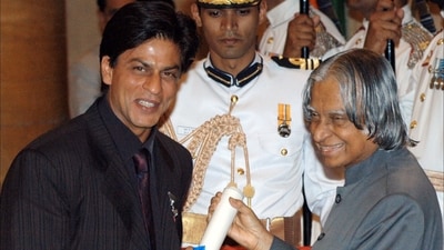Shah Rukh Khan receives a Padma Shri award from late President Abdul Kalam in 2005. (Ajay Aggarwal)