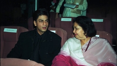 Shah Rukh Khan photographed with Yash Chopra's wife Pamela Chopra. (Sunil Saxena)