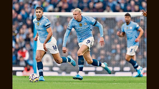 Rodri (left) in action during a Premier League match between Manchester City and Arsenal in September. (Getty Images)