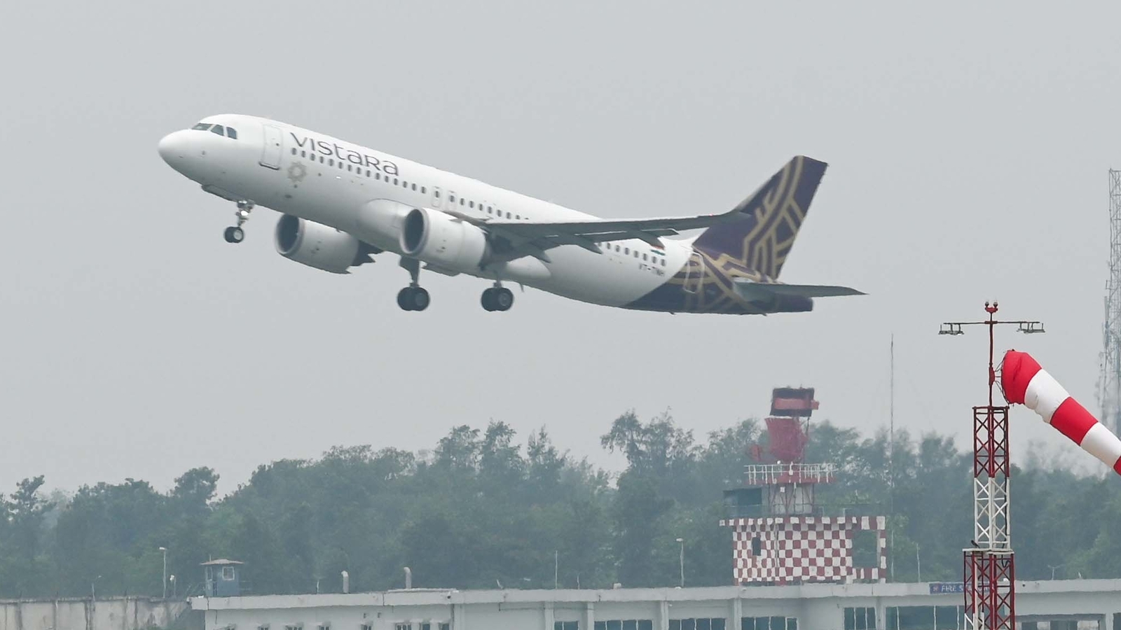 Man who sent over 100 fake bomb threats to flights, PMO wanted to publish a book on ‘terrorism’ | Latest News India