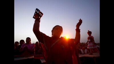 A devotee chants hymns at Sangam (File)