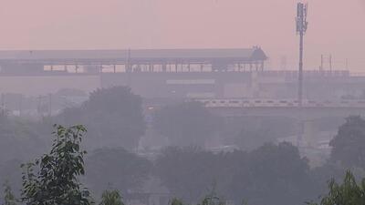A thin layer of smog engulfs the Anand Vihar metro station as the air quality continues to deteriorate in Delhi on Saturday. (ANI) A thin layer of smog engulfs the Anand Vihar metro station as the air quality continues to deteriorate in Delhi on Saturday. (ANI)