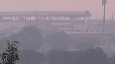 Smog engulfs the Anand Vihar metro station as the air quality continues to deteriorate in Delhi. (ANI) Smog engulfs the Anand Vihar metro station as the air quality continues to deteriorate in Delhi. (ANI)