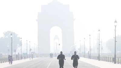 Joggers at Kartavya Path amid smog as air quality remains in 'very poor' category in New Delhi. (ANI) Joggers at Kartavya Path amid smog as air quality remains in 'very poor' category in New Delhi. (ANI)