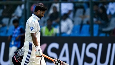 India's Rishabh Pant walks back to the pavilion. (Photo by INDRANIL MUKHERJEE / AFP) / (AFP) India's Rishabh Pant walks back to the pavilion. (Photo by INDRANIL MUKHERJEE / AFP) / (AFP)