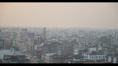 From 306 on Friday, Lucknow’s AQI fell to 245 on Saturday and 242 on Sunday. (File) From 306 on Friday, Lucknow’s AQI fell to 245 on Saturday and 242 on Sunday. (File)