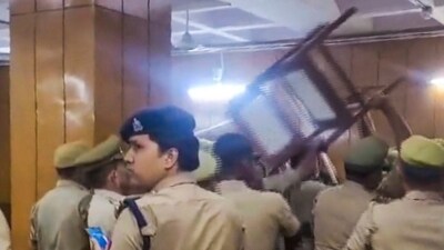 Police at Ghaziabad District Court following a heated exchange of words between a lawyer and a judge during a hearing on October 29. (PTI File Photo) (PTI) Police at Ghaziabad District Court following a heated exchange of words between a lawyer and a judge during a hearing on October 29. (PTI File Photo) (PTI)