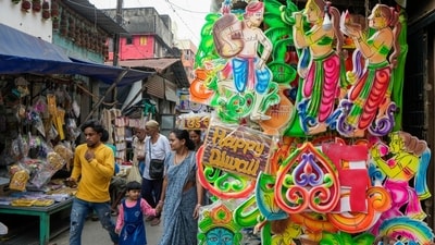 Kolkata: People shop for Diwali, in Kolkata, Tuesday, Oct. 29, 2024. (PTI Photo/Swapan Mahapatra)(PTI10_29_2024_000183A) (PTI) Kolkata: People shop for Diwali, in Kolkata, Tuesday, Oct. 29, 2024. (PTI Photo/Swapan Mahapatra)(PTI10_29_2024_000183A) (PTI)