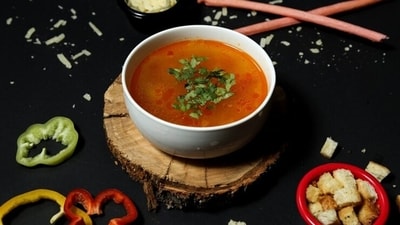 The unsuspecting ex-boyfriend shared the poisoned meal with four friends. (Pic used for representation) (Freepik) The unsuspecting ex-boyfriend shared the poisoned meal with four friends. (Pic used for representation) (Freepik)