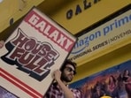 Kartik Aaryan poses with the housefull board at a screening of Bhool Bhuliayaa 3 in Mumbai
