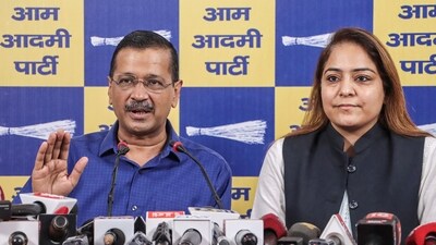 Delhi Mayor Shelly Oberoi along with AAP chief Arvind Kejriwal (Vipin Kumar)