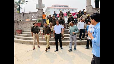 DM S Rajalingam and additional commissioner of police (law and order) S Chhannappa at Assi Ghat on Monday. (HT Photo) DM S Rajalingam and additional commissioner of police (law and order) S Chhannappa at Assi Ghat on Monday. (HT Photo)