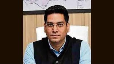Dachalwal said that the sanitation staff was found absent at a few locations on Monday and warnings have been issued for now. (HT File) Dachalwal said that the sanitation staff was found absent at a few locations on Monday and warnings have been issued for now. (HT File)