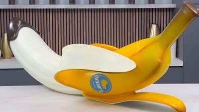 Chef Amaury Guichon sets Guinness Record with 66 inch sculpted chocolate banana Chef Amaury Guichon sets Guinness Record with 66 inch sculpted chocolate banana