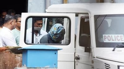 RG Kar accused Sanjay Roy being taken to court (File) RG Kar accused Sanjay Roy being taken to court (File)